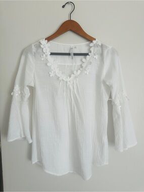 SD Collection White Floral-Appliqué V-Neck Tunic